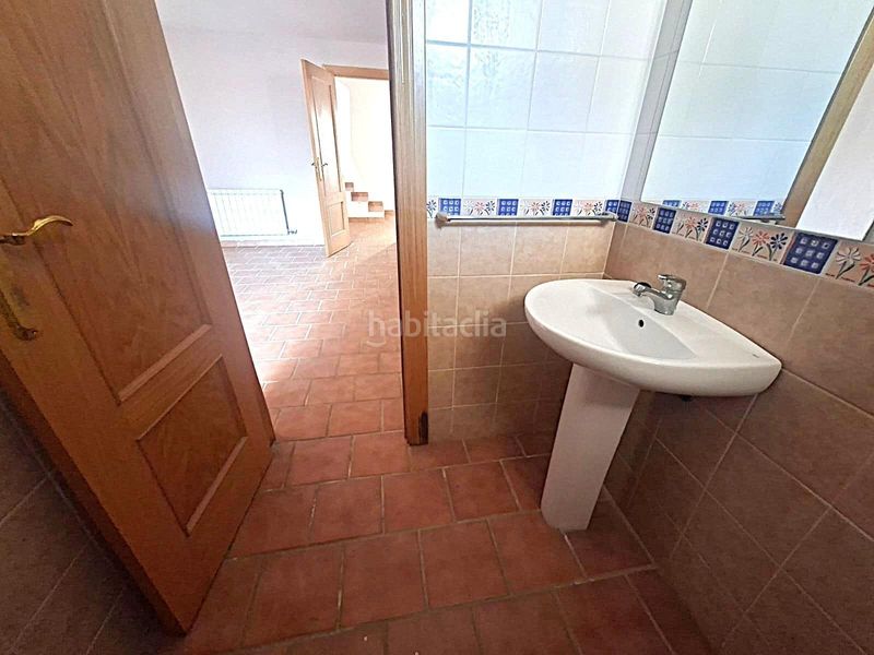 Foto 0d5b667d-8150-498d-8f5a-5b29228a01e5. Casa aparellada amb aparcament a Híjar Gabias (Las)