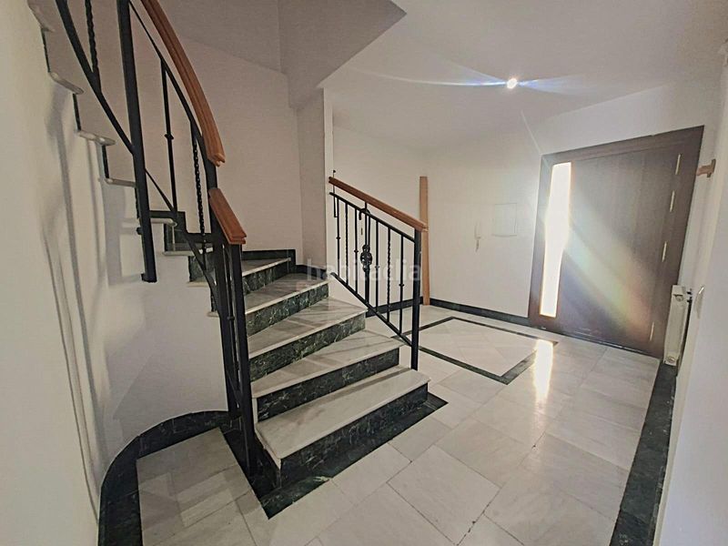 Foto 0f083592-f602-48b6-891d-48cfe5849d95. Casa aparellada amb aparcament a Híjar Gabias (Las)