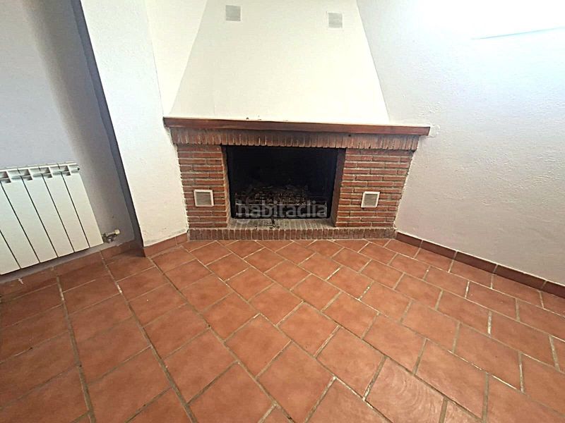 Foto 2e117dbb-3550-46f2-8613-f7b7a7141095. Casa aparellada amb aparcament a Híjar Gabias (Las)
