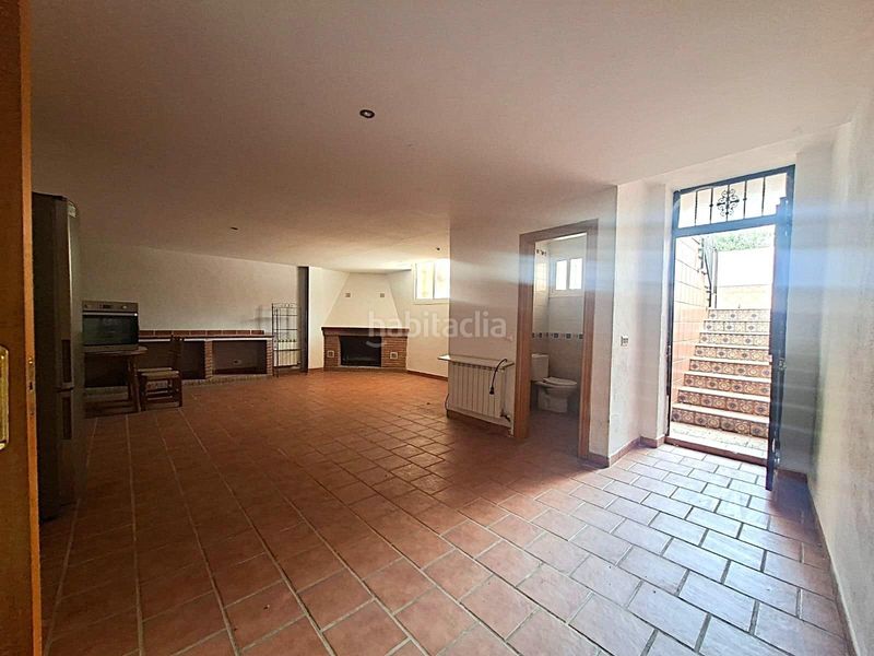 Foto 378b8f4c-bb4e-413b-a5ab-c72d66911050. Casa aparellada amb aparcament a Híjar Gabias (Las)