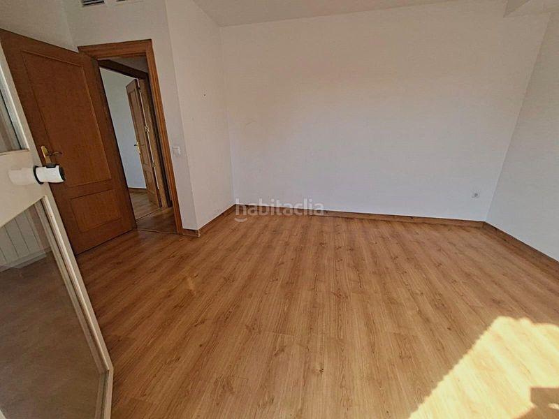 Foto 5d584e66-e72e-499b-841b-b4189a933b20. Casa aparellada amb aparcament a Híjar Gabias (Las)
