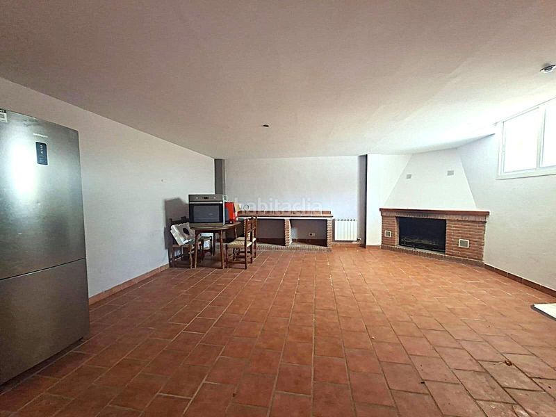 Foto 9eff4950-6857-4547-8ecf-52d5aa46ebc7. Casa aparellada amb aparcament a Híjar Gabias (Las)