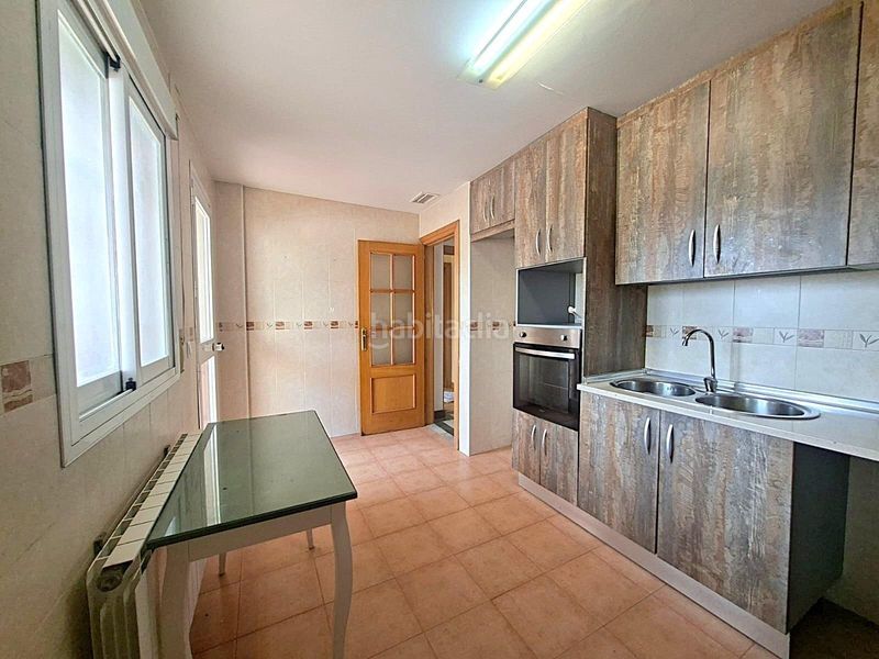 Foto b020ec1f-5453-468a-87bf-1b0dccfab247. Casa aparellada amb aparcament a Híjar Gabias (Las)