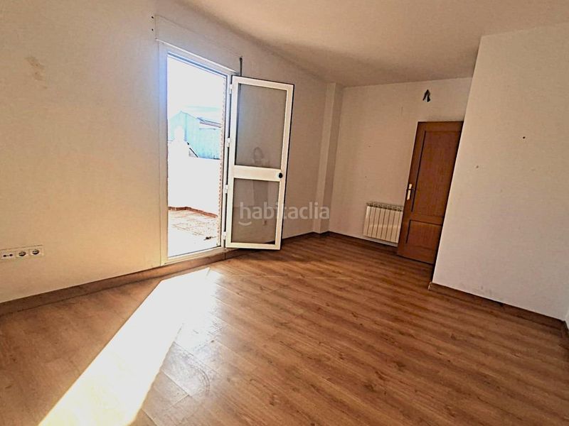 Foto d2e8d4d5-a27c-4c53-af29-c2349b6a0798. Casa aparellada amb aparcament a Híjar Gabias (Las)