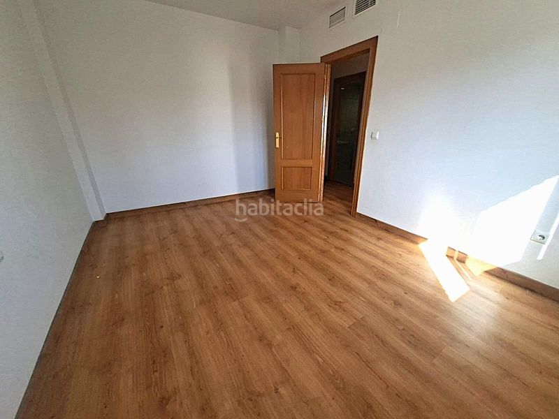 Foto de85e6c4-9313-4272-b022-9e0ffd7ff9c1. Casa aparellada amb aparcament a Híjar Gabias (Las)