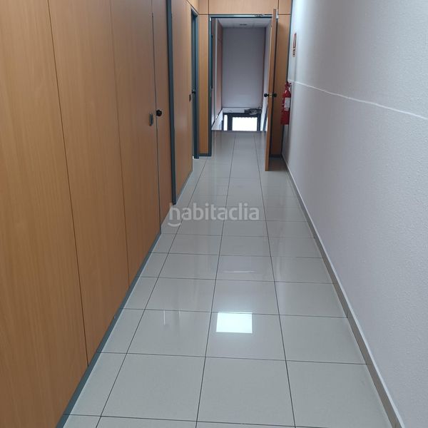 Foto b5b843ae-faaf-4cd2-afdb-d03393b33e07. Rent office space with heating in Catalunya - Fontetes Cerdanyola del Vallès