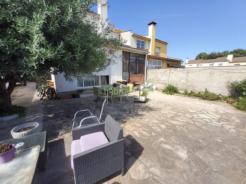 Foto f2ebdf87-3841-43d4-bdb0-64fe6fe80d53. Casa aparellada amb aparcament a Collbató