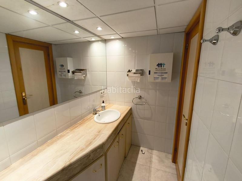 Foto 67a40e9d-e407-4401-b2e5-eb78336e7f21. Alquiler local comercial espectacular local comercial en la zona de gripia en Terrassa