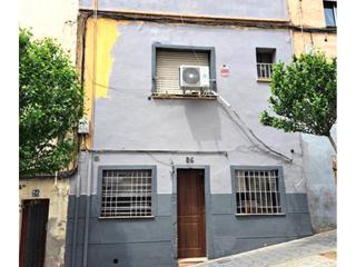 Pis  Democracia. Casa en venta en badalona barcelona