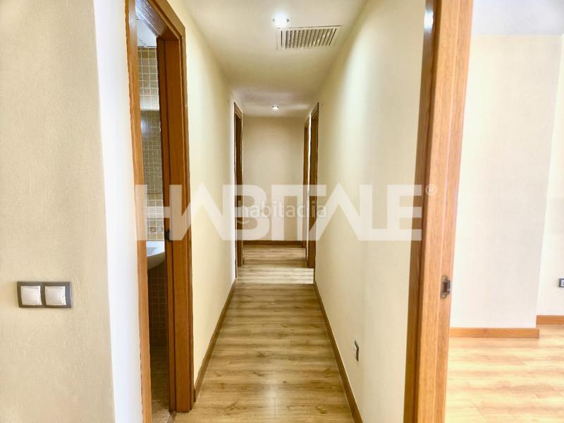 Foto 6b282785-5918-4d68-b43f-336368cb00cc. Alquiler piso habitale presenta esta encantadora y amplia vivienda con ascensor ubicado a pocos metros de avenida del puerto y serrería, ofrecié en Valencia