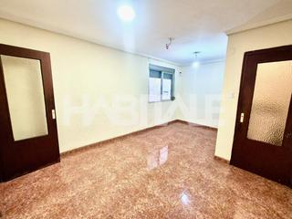 Pis a Aiora. Habitale presenta este piso con alto potencial en camins al grau