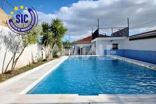 Casa a Alborache. Chalet reformado con piscina y vistas a la montaña en alborache