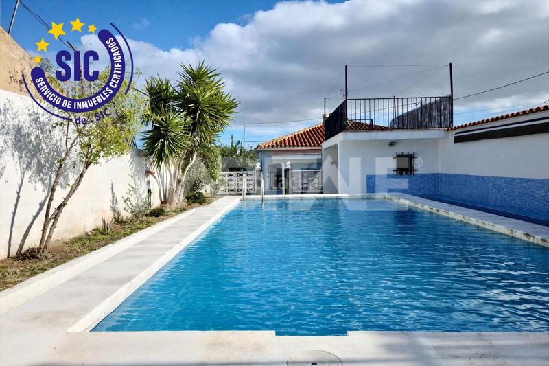 Foto 3467e98c-e6f0-4701-8ce4-7899bcb63855. Casa amb piscina a Alborache