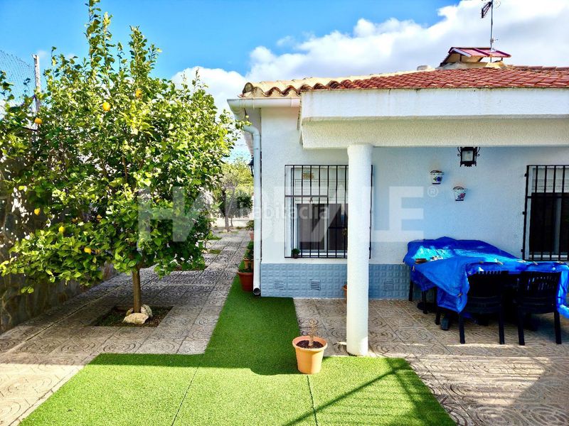 Foto 40060b24-fd76-4e36-980d-209a1f52603b. Casa amb piscina a Alborache