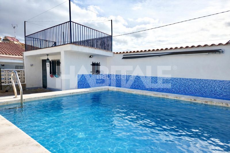 Foto 71bbf569-07ae-4765-b68c-93632d6ca918. Casa amb piscina a Alborache
