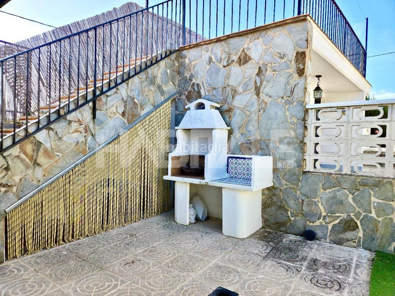 Foto b3dd1be4-46ca-46af-bf17-50b21923b27f. Casa amb piscina a Alborache