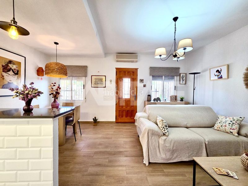 Foto d9ef3f3c-2fb1-4a8c-8027-16524b03d5bd. Casa amb piscina a Alborache