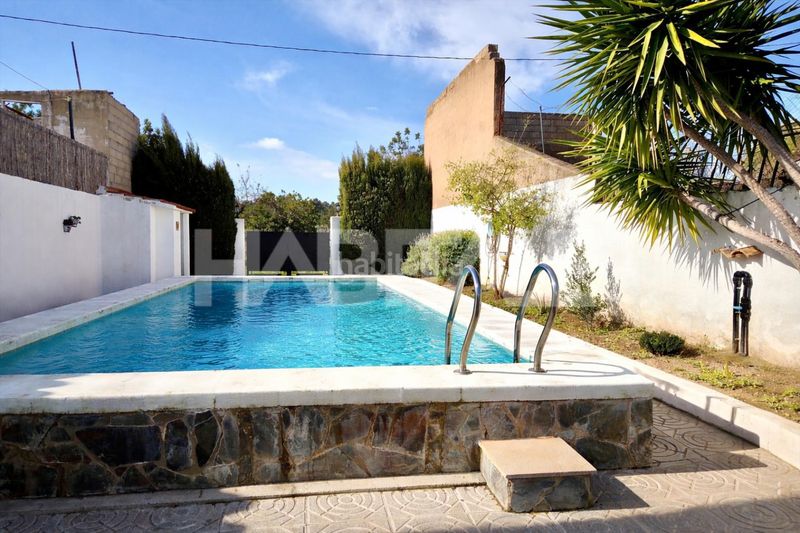 Foto f957e6b2-7880-498e-8c20-09bc806bc9da. Casa amb piscina a Alborache