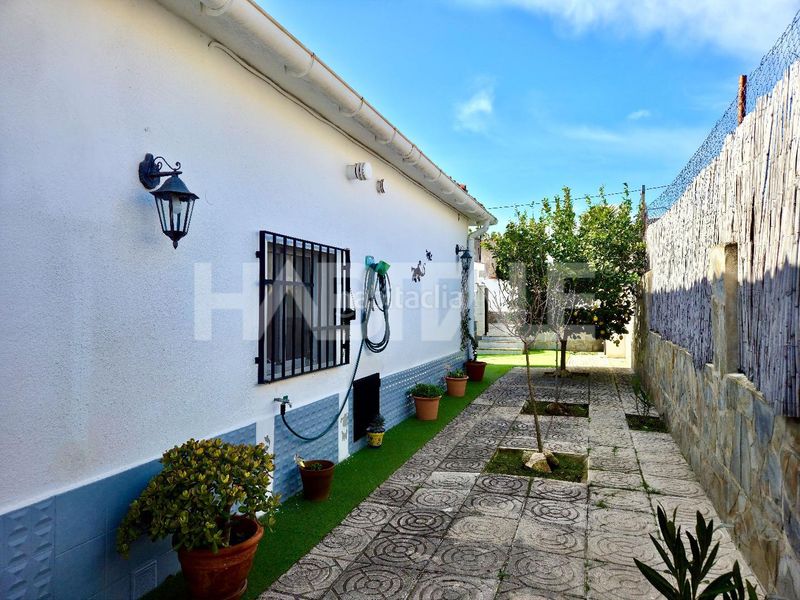 Foto ff60ac9a-532a-43c4-aedb-1ae3eaacb24a. Casa amb piscina a Alborache