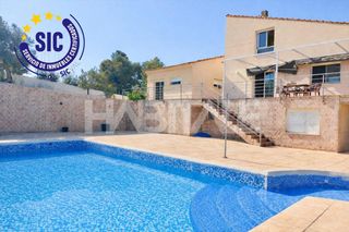 Maison à Turís. Espectacular chalet independiente con jardín y piscina en urbani