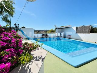 Haus in Alborache. Chalet con piscina y jardín privados en venta en alborache