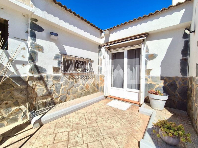 Foto 4020b6ab-55bd-49da-b7b6-a588991079fe. Casa amb piscina a Alborache