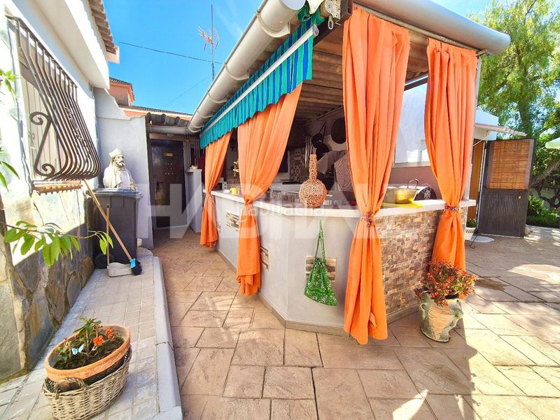 Foto 498b11a6-b982-4017-87dc-32392b62a554. Casa amb piscina a Alborache