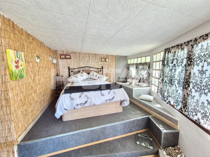 Foto abb66573-e951-4914-9577-f10c5a7659a6. Casa amb piscina a Alborache