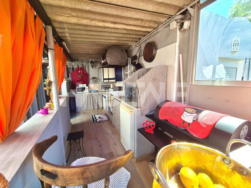 Foto f2763800-da97-49a0-bbd8-f91b279a3561. Casa amb piscina a Alborache