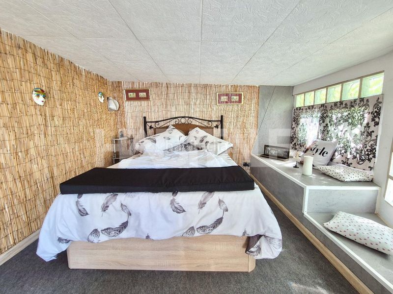 Foto fa58fcbe-c5b0-4db6-8fc3-f33c81518e57. Casa amb piscina a Alborache