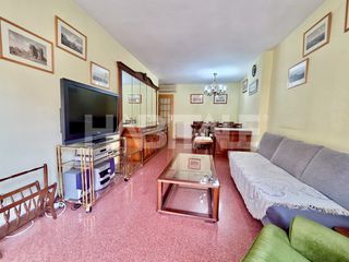Affitto Appartamento in Aiora. Piso en alquiler de 3 habitaciones y 2 baños en avenida del puer