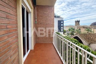 Pis a El Grau. Espectacular piso de 4 habitaciones en venta frente al puerto de