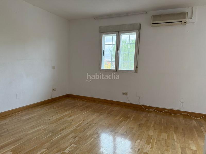 Foto 2f5fb32f-9d6b-4c25-ad42-bb10edc446fe. Chalet mit kamin heizung parking pool in Ensanche Alcalá de Henares