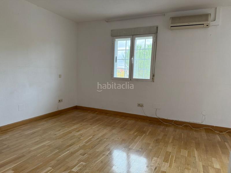 Foto 84a70ba1-32cc-4df1-ba04-eefb7d4e32c2. Chalet mit kamin heizung parking pool in Ensanche Alcalá de Henares