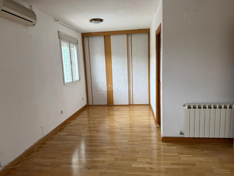 Foto b3948ea1-9a23-4955-83a1-3cc29cb734f8. Chalet mit kamin heizung parking pool in Ensanche Alcalá de Henares