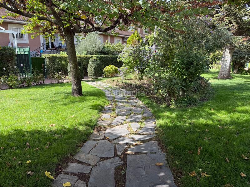 Foto d175509d-ed5a-45b4-8562-9ed83b2dc1d6. Chalet mit kamin heizung parking pool in Ensanche Alcalá de Henares