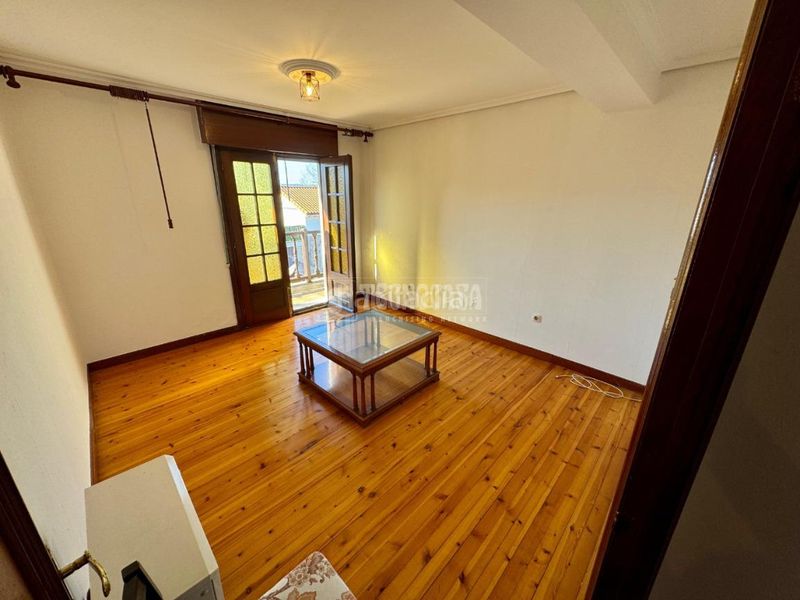 Foto d770f5a8-f274-45e3-ad55-589f92cd63a1. Casa pareada casa en venta en el astillero en Astillero (El)