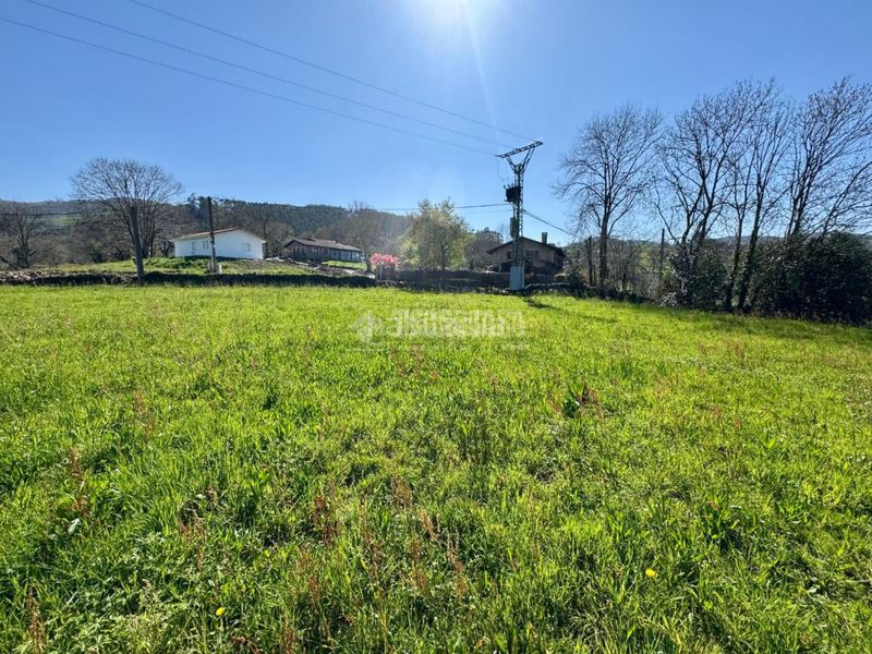 Foto ac9212f2-36a0-47fc-9750-9165b637f1b2. Terreny residencial a Entrambasaguas