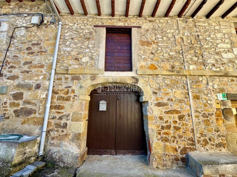 Foto f7a8a80e-289a-46e6-b342-3dcf4c8f1e86. Terreny residencial a Entrambasaguas