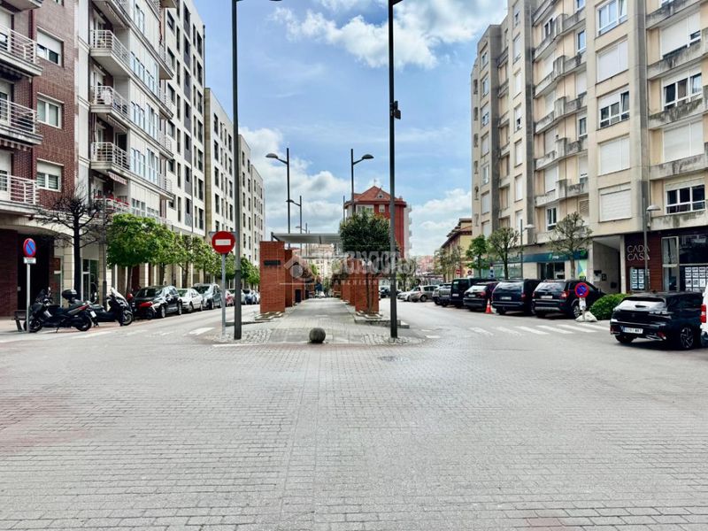 Foto 4fed6ce1-d767-4076-b950-7b95133e65c7. Aparcament cotxe a Astillero (El)
