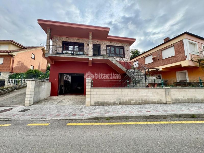Foto 5c99e595-fa51-44c6-9457-5df4ff7486fa. Casa amb calefacció aparcament a Astillero (El)