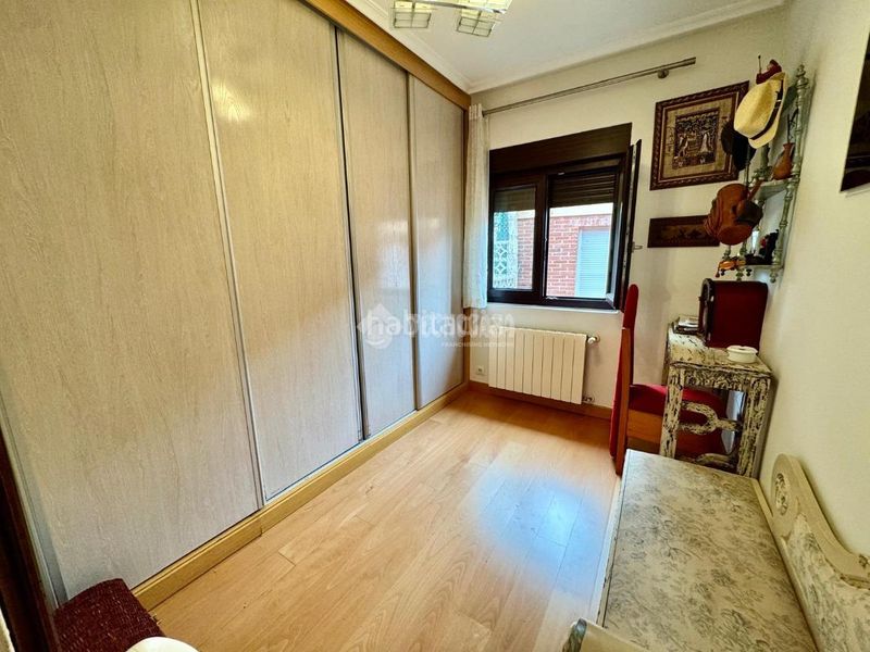 Foto b435df28-4723-42b9-b313-a40a33137e29. Casa amb calefacció aparcament a Astillero (El)