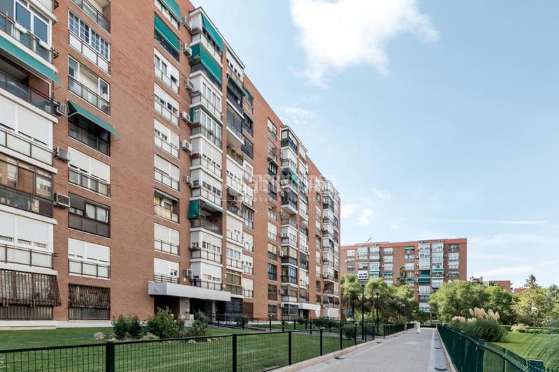 Foto b8fb8156-97e2-49a7-9704-3090ebd9a5e9. Piso  en venta en Santa Eugenia Madrid