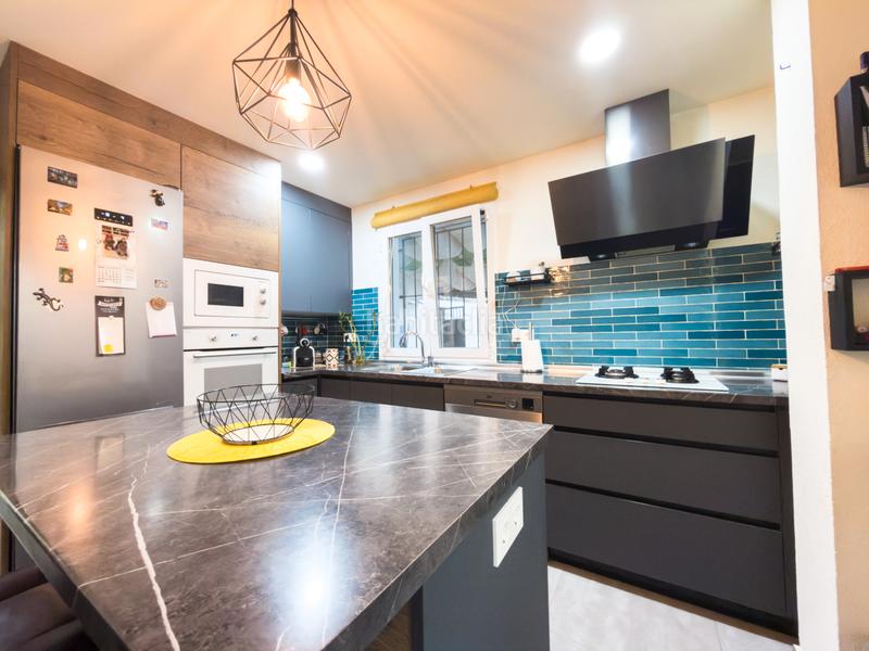 Foto 46f35615-2f41-492d-a436-87e99149773a. Appartement avec chauffage parking dans Baza