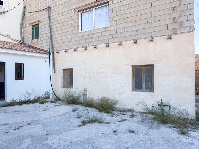 Foto 459c81ab-6d48-421a-be95-1de9f018ee39. Masia amb xemeneia aparcament a Freila