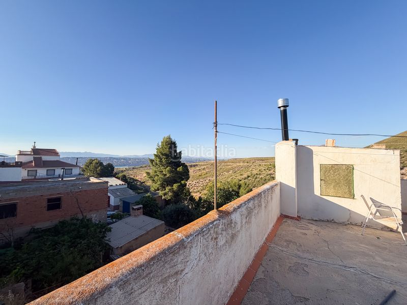 Foto 5dc2a433-2ab1-4dca-889b-9a1b1b2e6aca. Masia amb xemeneia aparcament a Freila