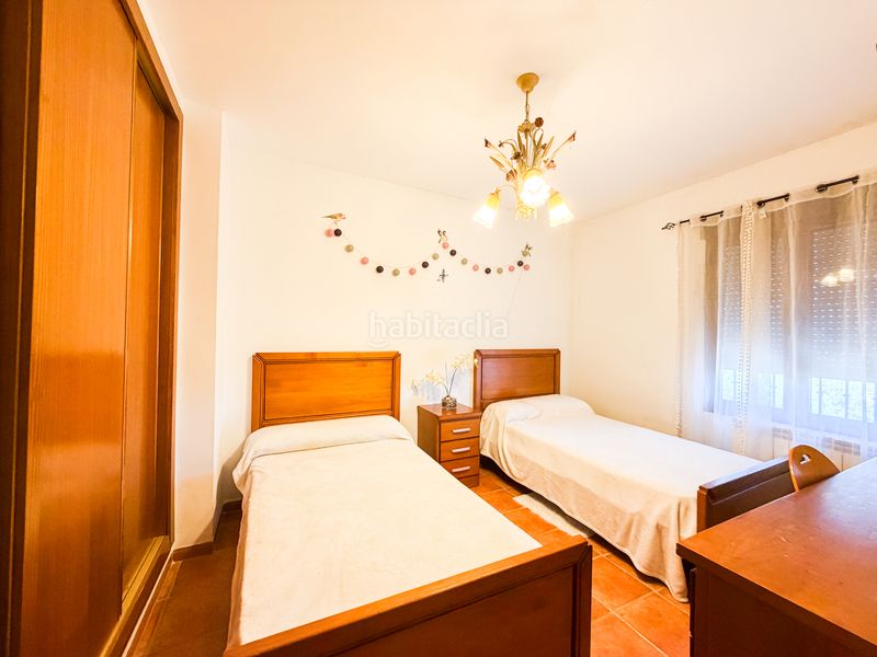 Foto efc63026-c986-46bd-848e-abdffb1a14b6. Haus mit kamin heizung parking in Baza