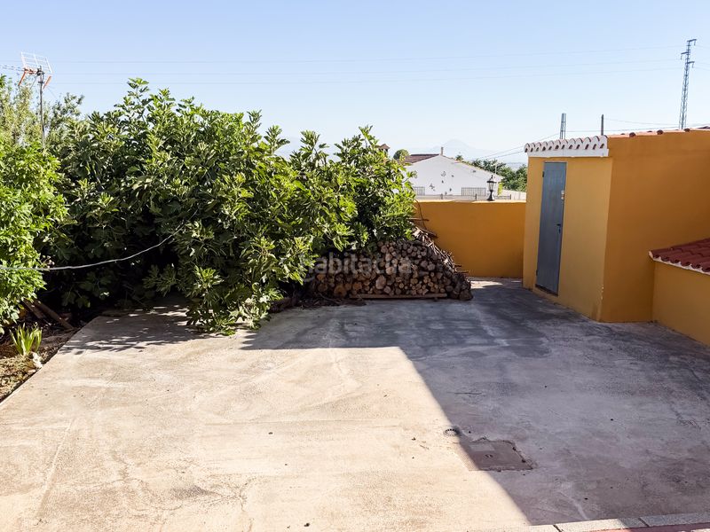 Foto f10590bc-9f86-4002-8f54-46353ed68f38. Haus mit kamin heizung parking in Baza