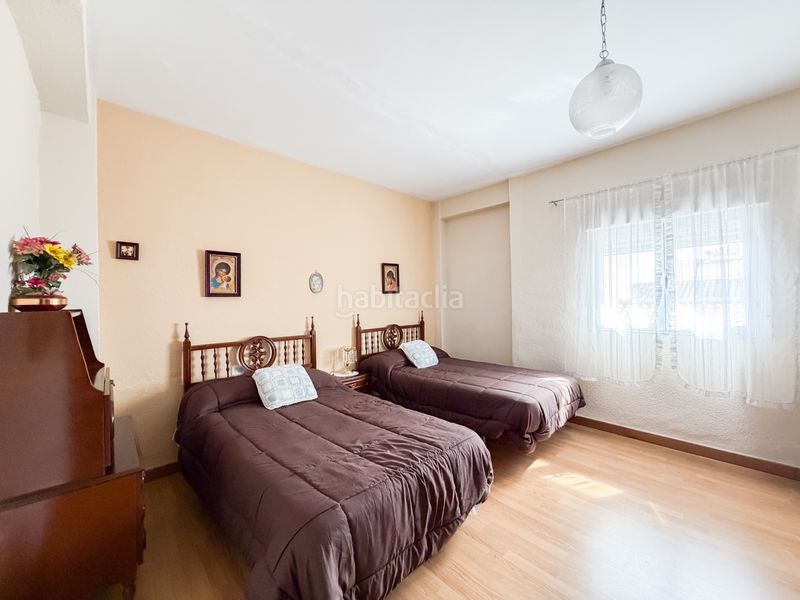 Foto 3dd72236-2ff4-4db0-ab0b-58e91f62ba5c. Casa adossada amb xemeneia aparcament a Baza