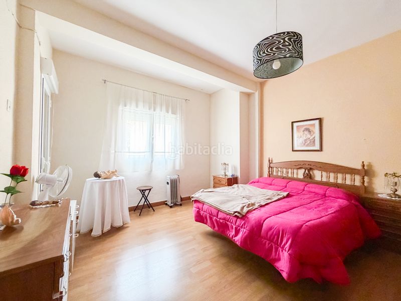 Foto 4742e9c4-2000-4e31-80a9-729aab7914af. Casa adossada amb xemeneia aparcament a Baza